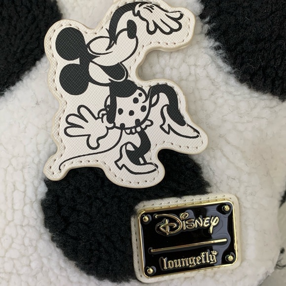 Loungefly x Disney Minnie Rocks the Dots Sherpa Bag - Picture 3 of 16
